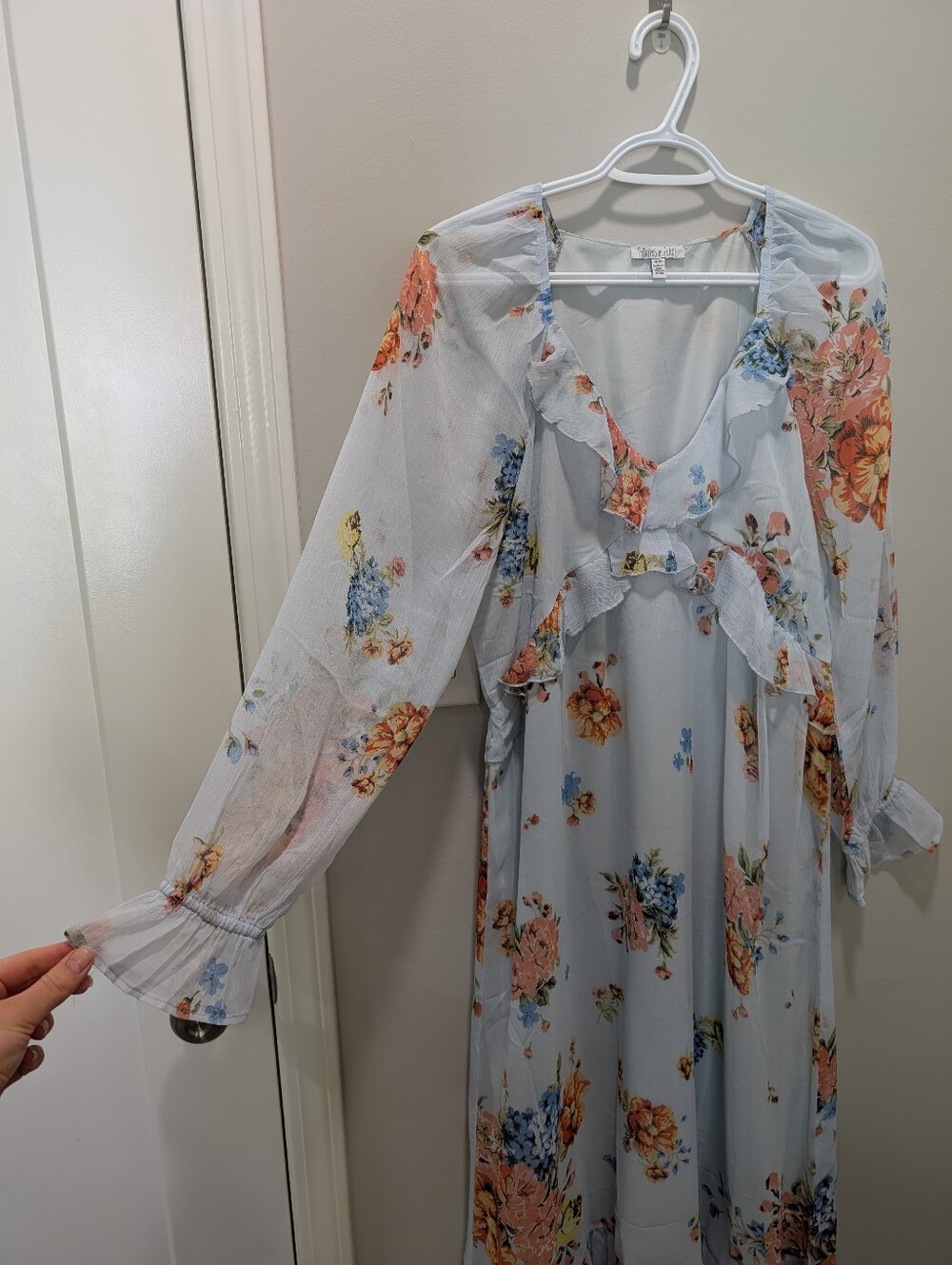 Patrons of Peace Powder Blue Floral V-Neck Maxi Dress - Picture 4 of 7